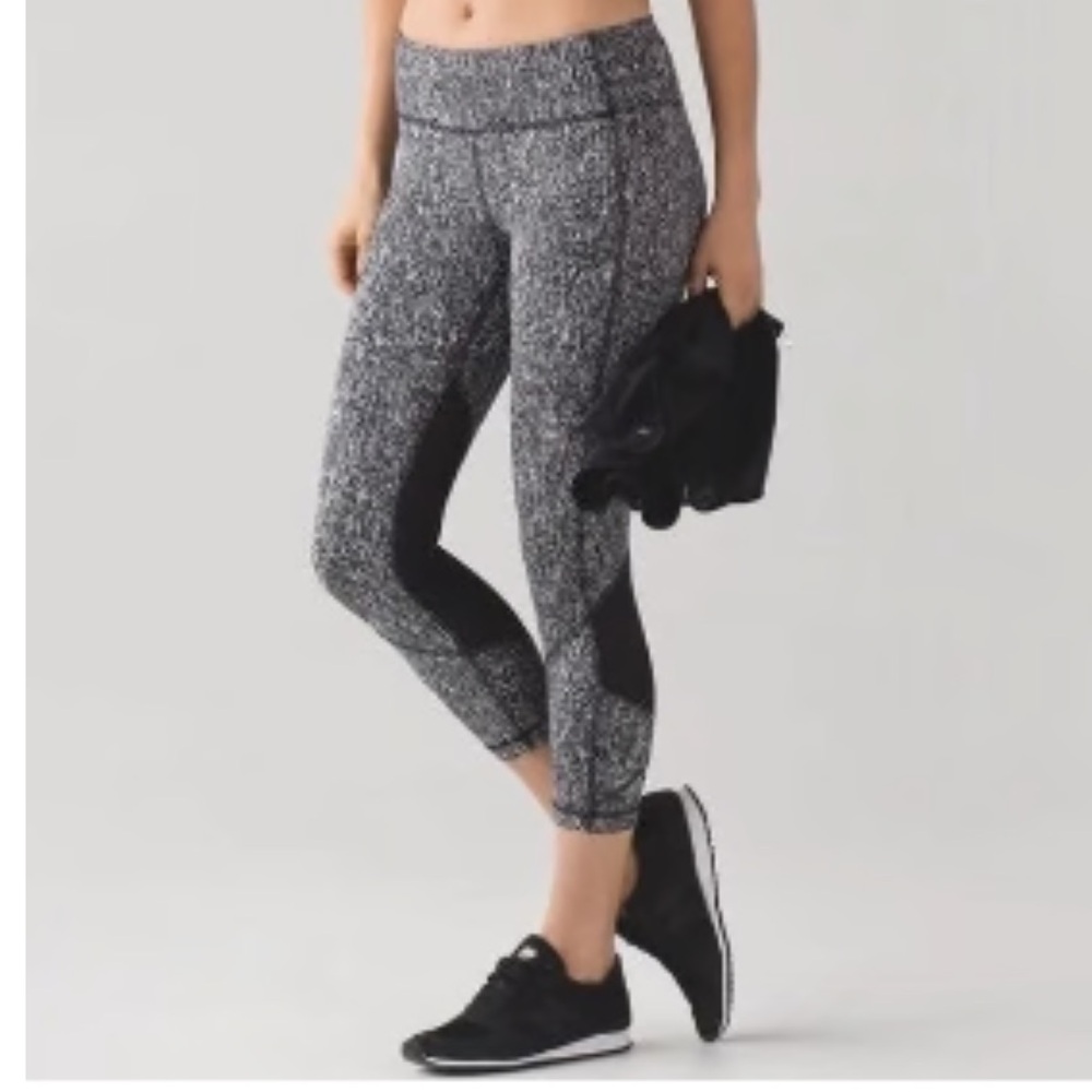 lululemon pace rival crop 22" freckle flower black white luxtreme leggings 8